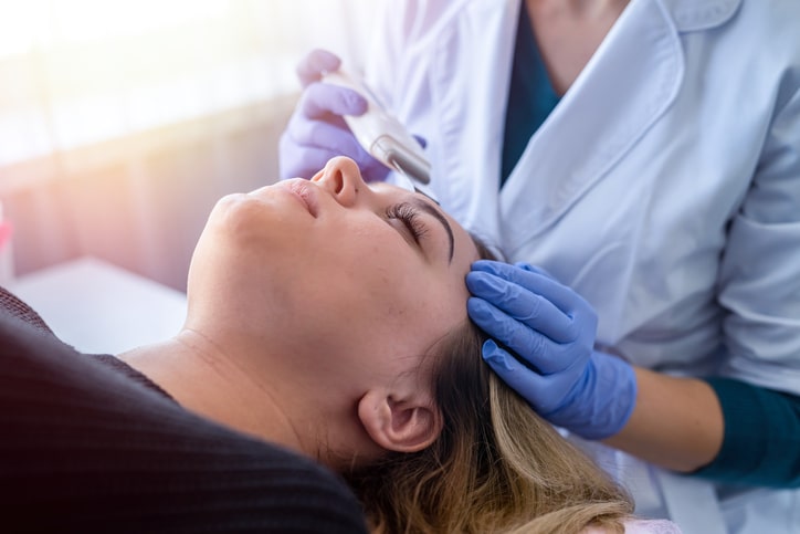 Applying Eyelash Extensions