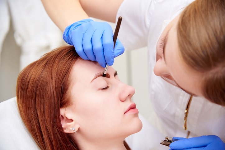 applying-eyebrow-tint-min.jpg