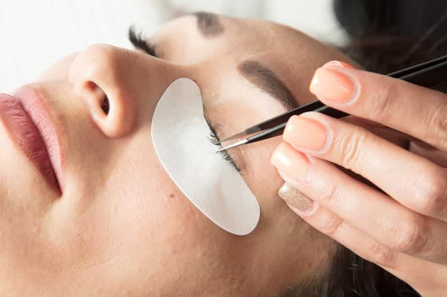 Applying eyelash extension supplies 