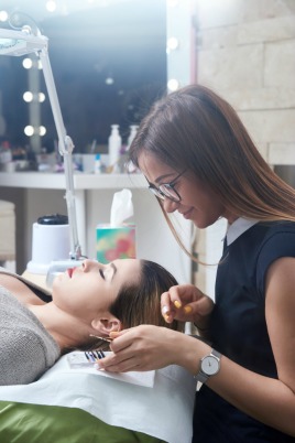 Applying Eyelash Extensions by Lash Stuff