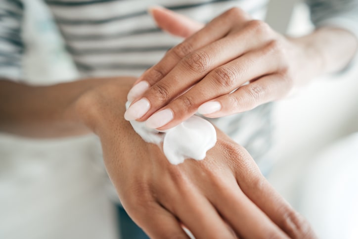 Applying Magnesium Lotion to the Hands