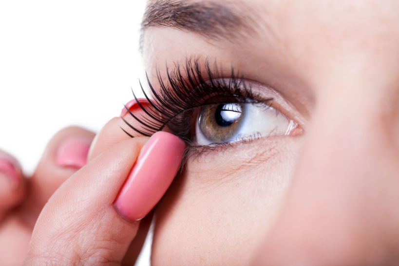 Applying Magnetic Eyelashes