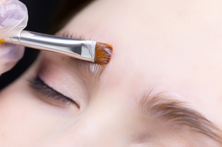 Brushing in Brow Lamination Cream