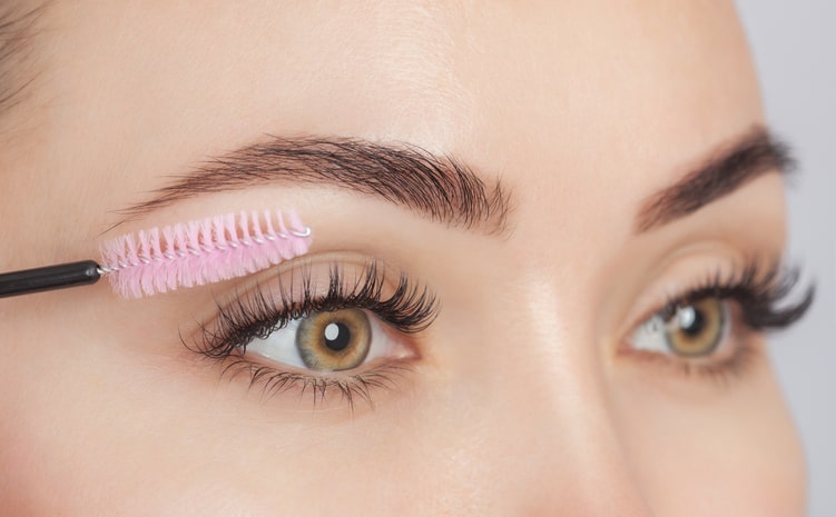 Make your eyelash extensions clean