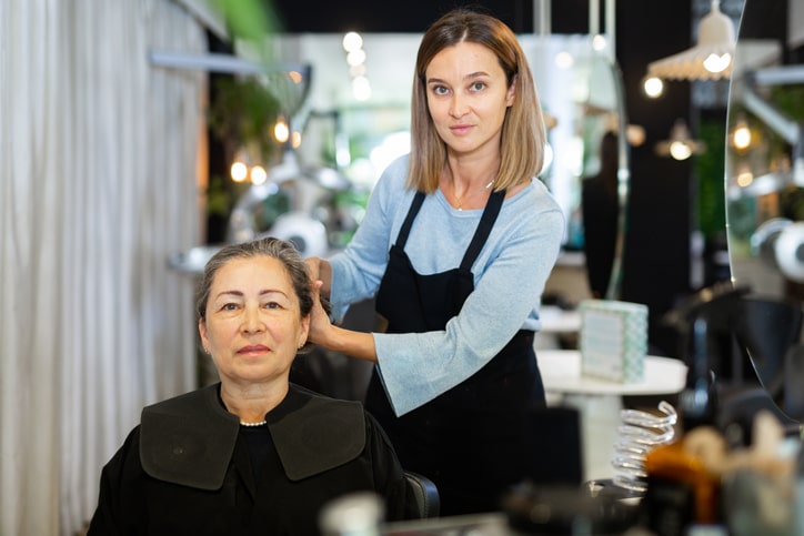 Designing a woman's hair in a beauty salon