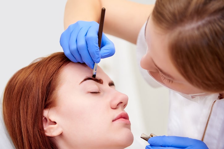 Esthetician Tinting Eyebrows