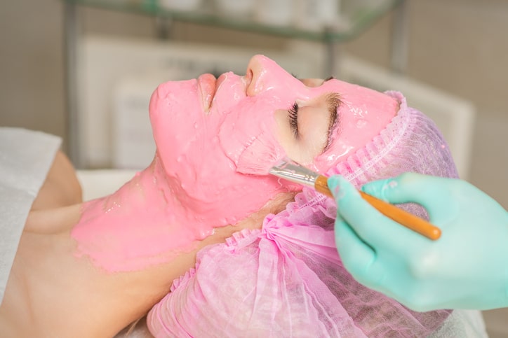 Applying a Lash Stuff Jelly Mask