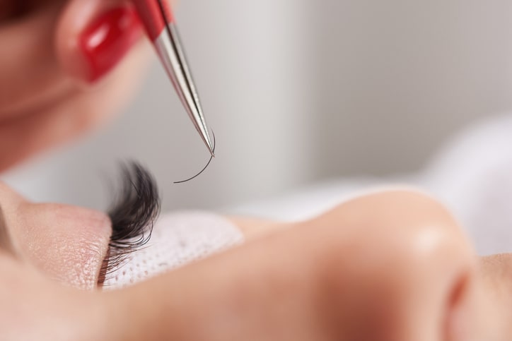 Using Classic Eyelash Extensions