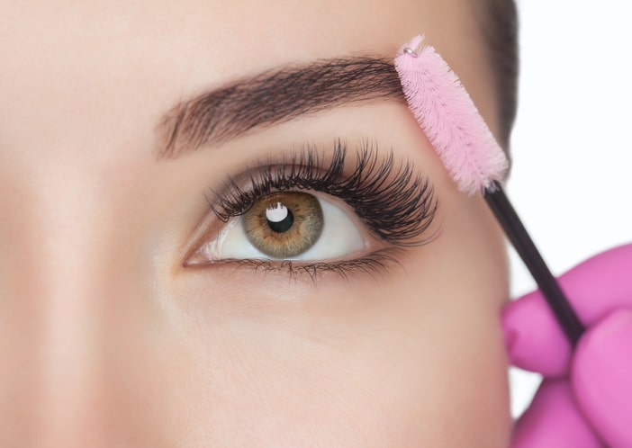 Brushing Eyelash extensions