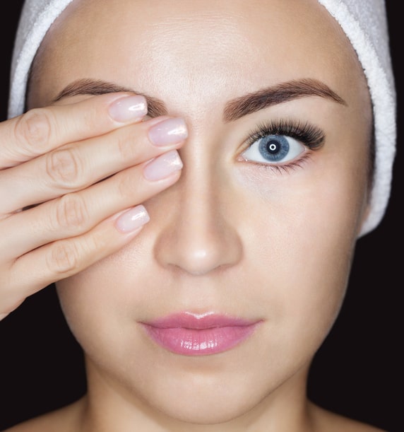 Woman with clean eyelash extensions